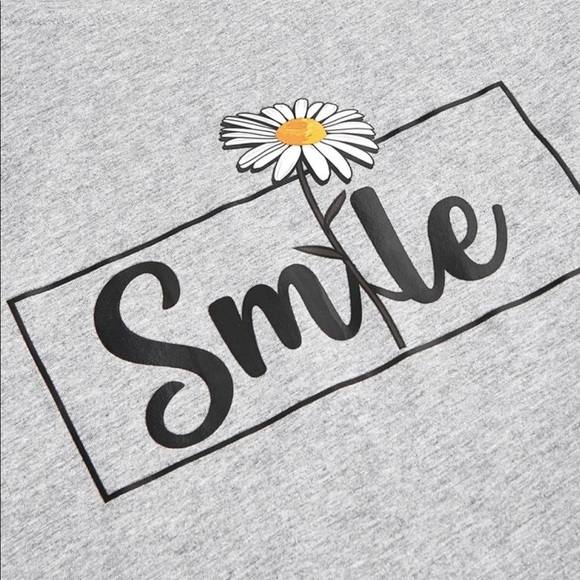 🆕 (M, L) Gray “Smile” Graphic Tee - Picture 2 of 4